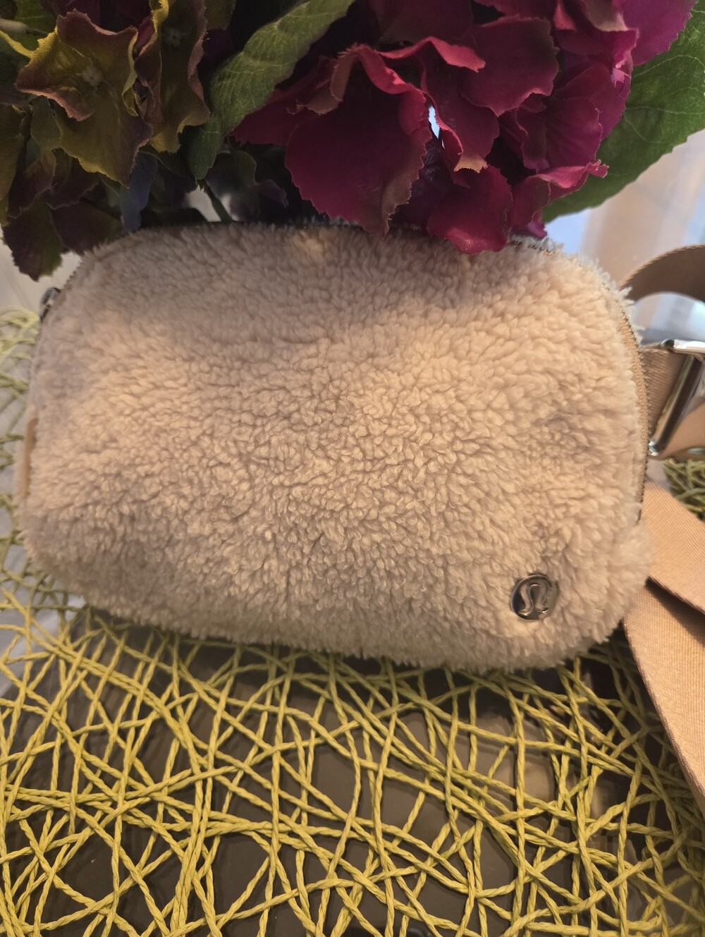 lululemon athletica Beige Sherpa Everywhere Belt/Crossbody Bag Excellent